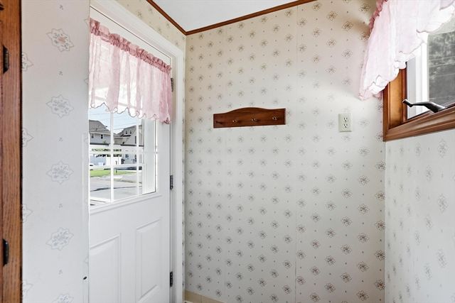 34 Avon St, Saugus, MA 01906