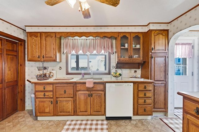 34 Avon St, Saugus, MA 01906
