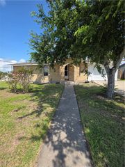 1001 Northcliff Dr, Portland, TX 78374