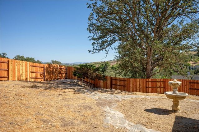 806 Grove Street, Paso Robles, CA 93446