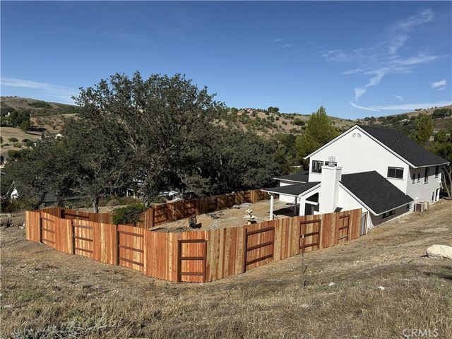 806 Grove Street, Paso Robles, CA 93446