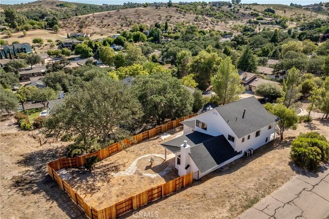 806 Grove Street, Paso Robles, CA 93446