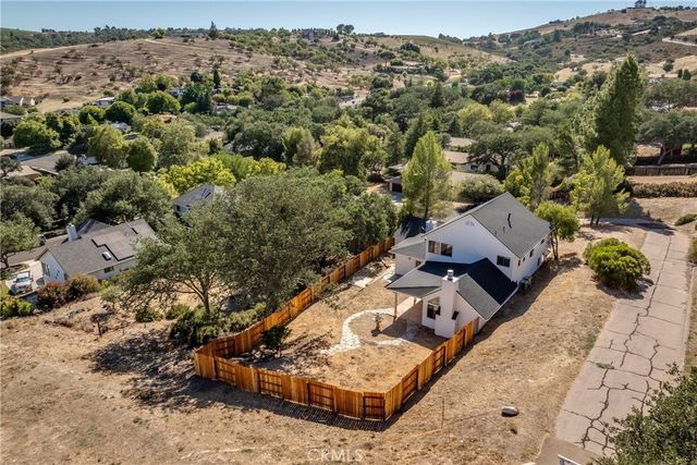 806 Grove Street, Paso Robles, CA 93446