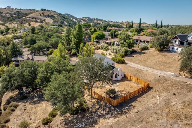 806 Grove Street, Paso Robles, CA 93446