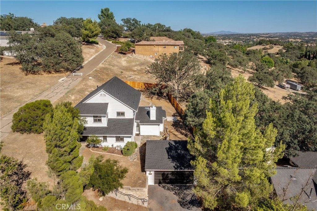 806 Grove Street, Paso Robles, CA 93446