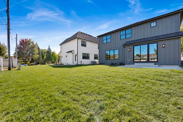 445 Broker Avenue, Itasca, IL 60143