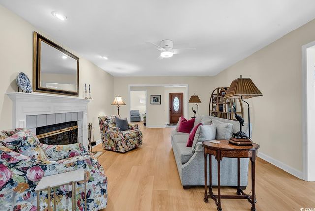 728 Crooked Oak Dr., Pawleys Island, SC 29585