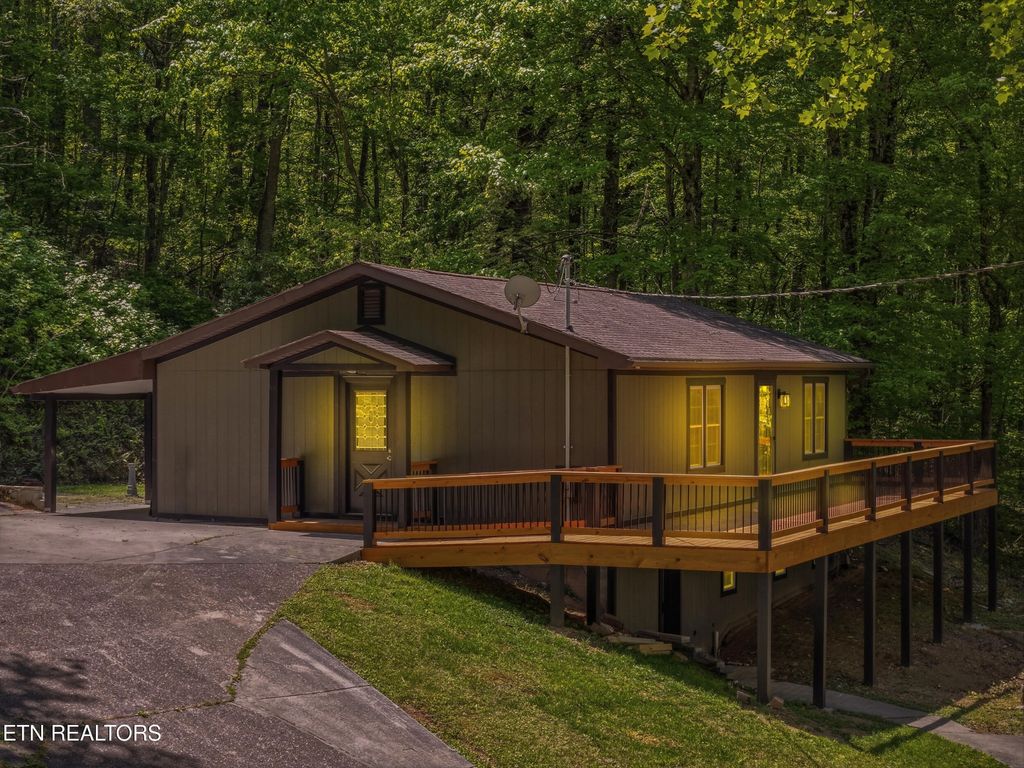 118 Clark Lane, Harriman, TN 37748