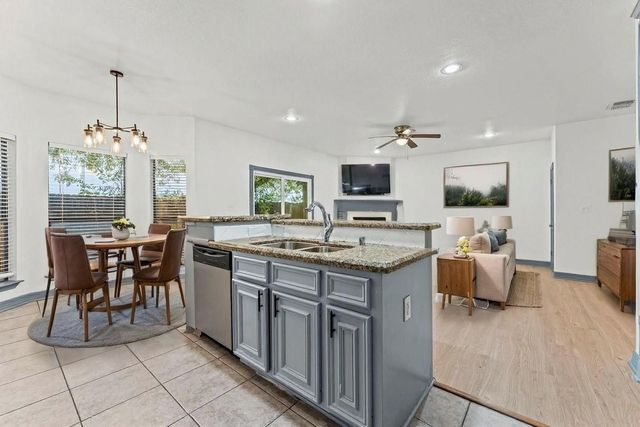 2905 Baer Street 6, Houston, TX 77020