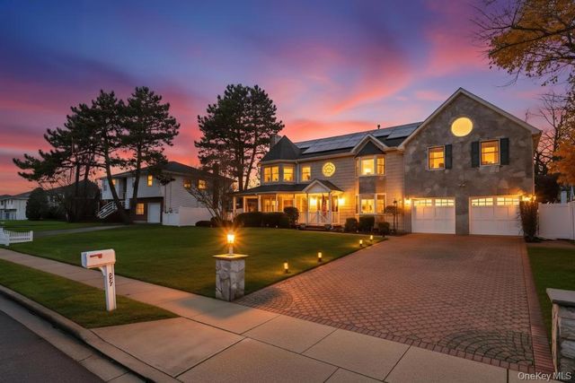 277 Clocks Boulevard, Massapequa, NY 11758