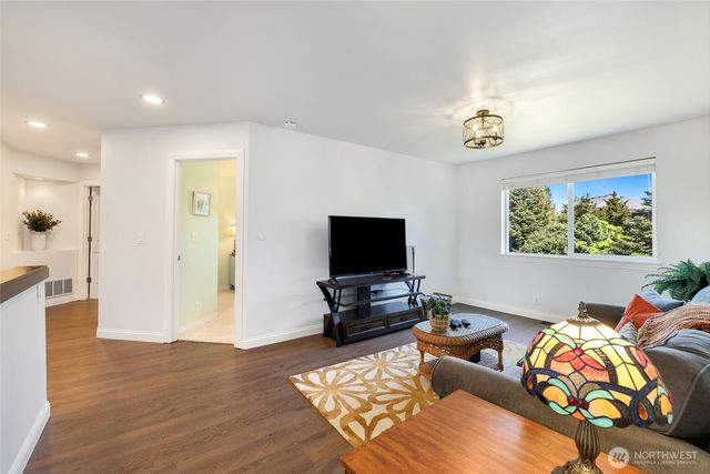 5440 NE 2nd Court, Renton, WA 98059