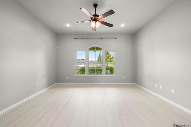 42408 Harborstone Ave, Prairieville, LA 70769