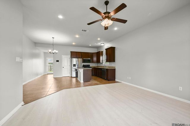 42408 Harborstone Ave, Prairieville, LA 70769