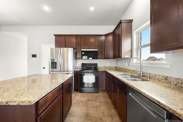 42408 Harborstone Ave, Prairieville, LA 70769