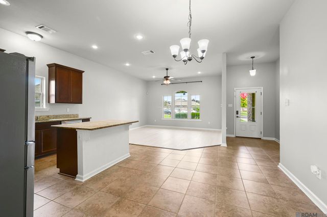 42408 Harborstone Ave, Prairieville, LA 70769