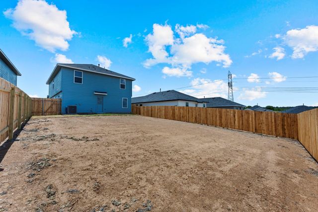 113 Howard DR, Maxwell, TX 78109