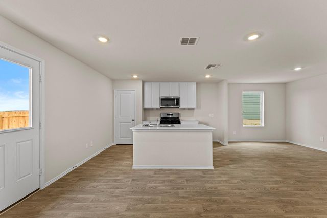 113 Howard DR, Maxwell, TX 78109