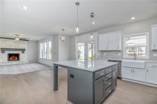 2714 W Park Street, Olathe, KS 66061