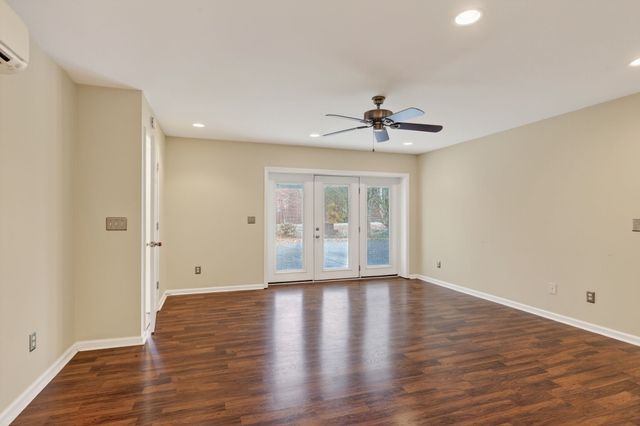 2006 Tamara Ct, Springfield, TN 37172