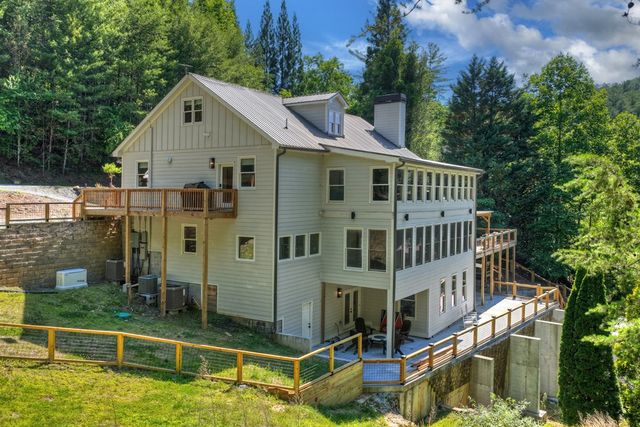 201 Highland Falls Road, Blue Ridge, GA 30513