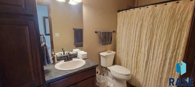 2401 E Baxter Cir Circle, Sioux Falls, SD 57108