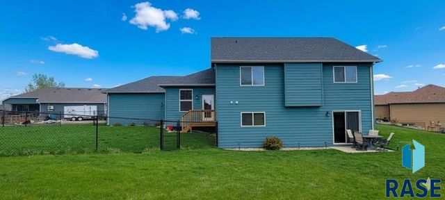 2401 E Baxter Cir Circle, Sioux Falls, SD 57108