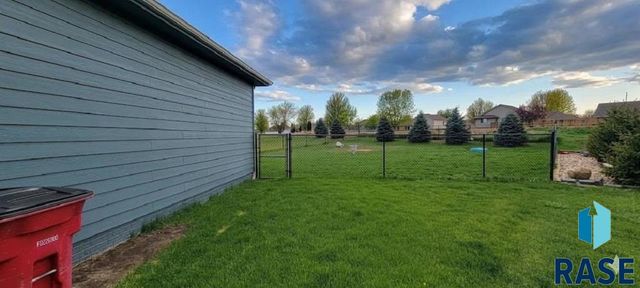 2401 E Baxter Cir Circle, Sioux Falls, SD 57108