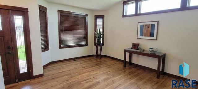 2401 E Baxter Cir Circle, Sioux Falls, SD 57108