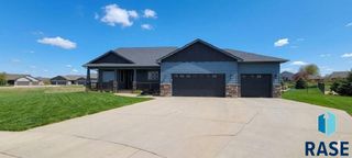 2401 E Baxter Cir Circle, Sioux Falls, SD 57108
