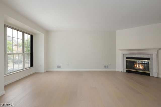33 Holly St, Jersey City, NJ 07305