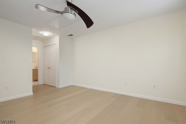 33 Holly St, Jersey City, NJ 07305