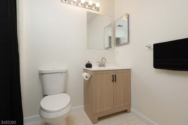 33 Holly St, Jersey City, NJ 07305
