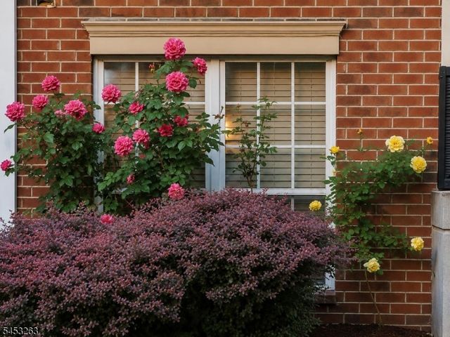 33 Holly St, Jersey City, NJ 07305