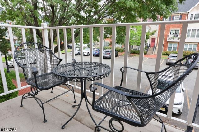 33 Holly St, Jersey City, NJ 07305