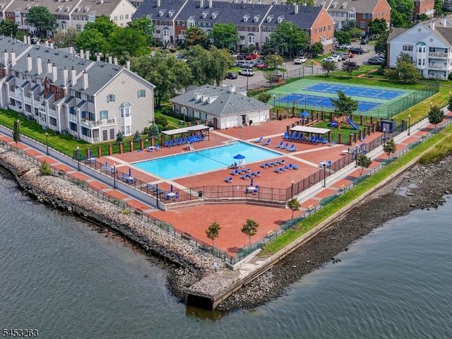 33 Holly St, Jersey City, NJ 07305