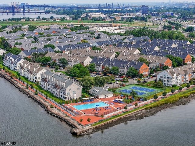 33 Holly St, Jersey City, NJ 07305