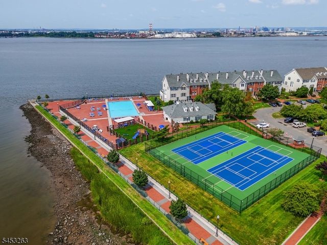 33 Holly St, Jersey City, NJ 07305