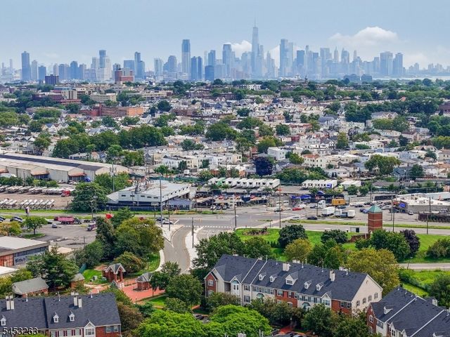 33 Holly St, Jersey City, NJ 07305