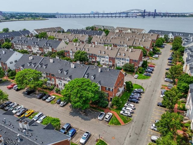 33 Holly St, Jersey City, NJ 07305