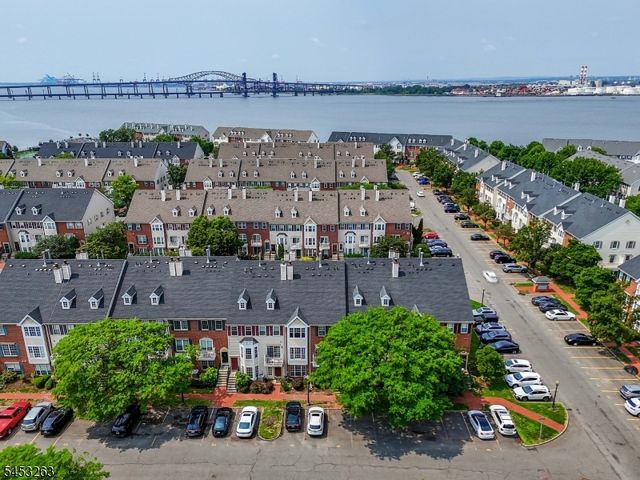 33 Holly St, Jersey City, NJ 07305