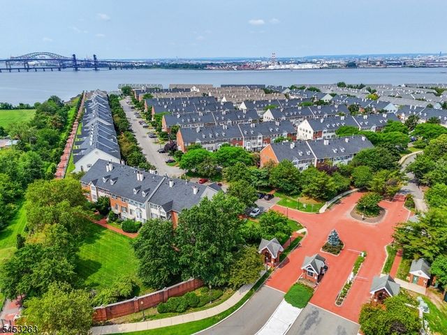 33 Holly St, Jersey City, NJ 07305