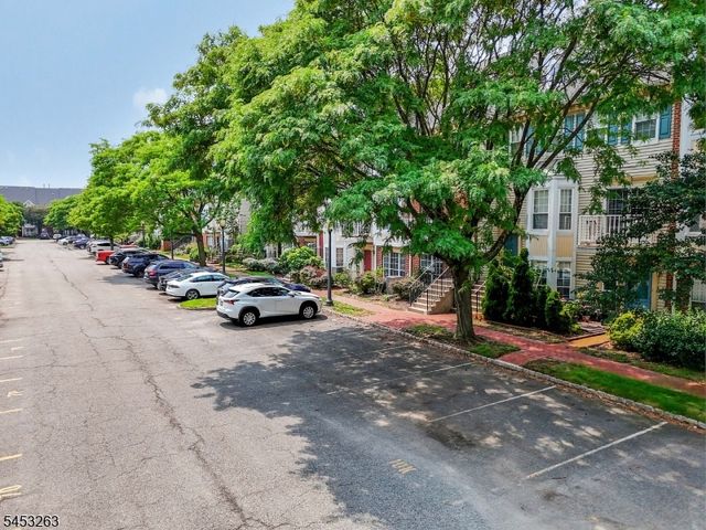 33 Holly St, Jersey City, NJ 07305