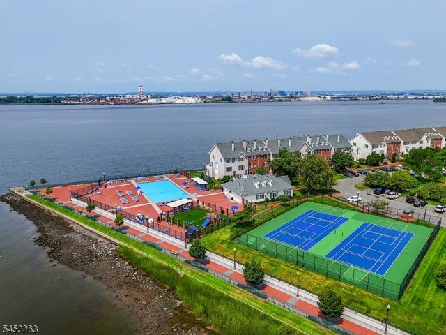 33 Holly St, Jersey City, NJ 07305