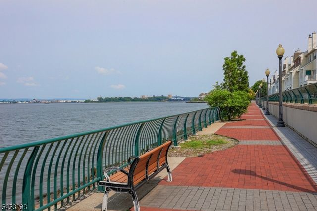 33 Holly St, Jersey City, NJ 07305