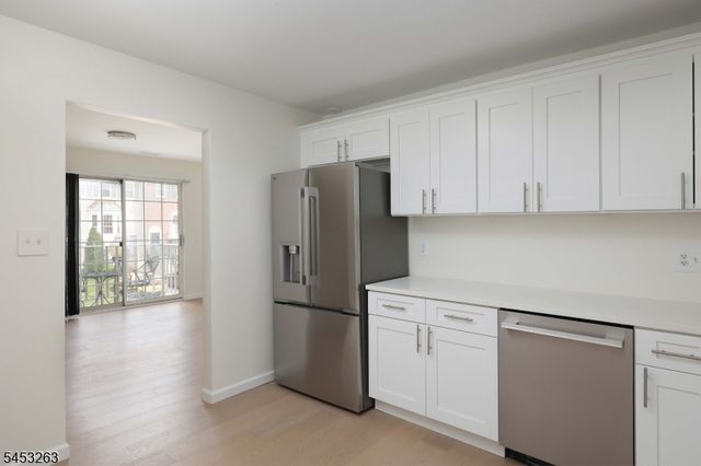 33 Holly St, Jersey City, NJ 07305