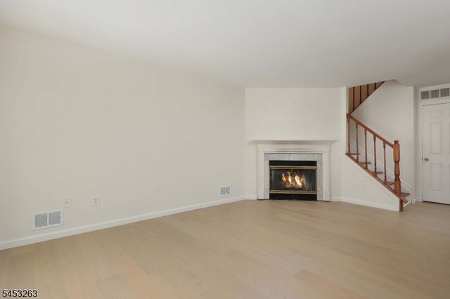 33 Holly St, Jersey City, NJ 07305