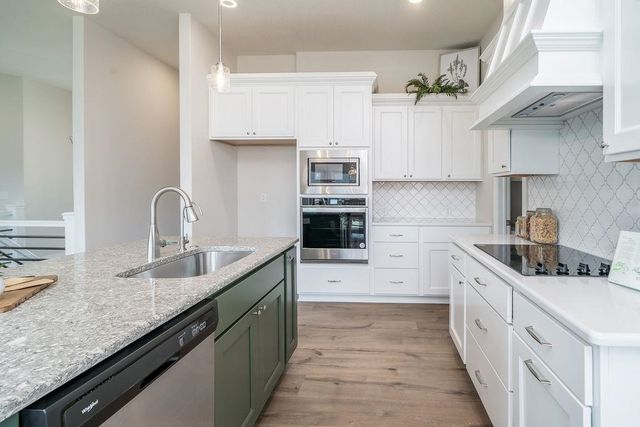 1242 W Ravendale Ln, Goddard, KS 67052