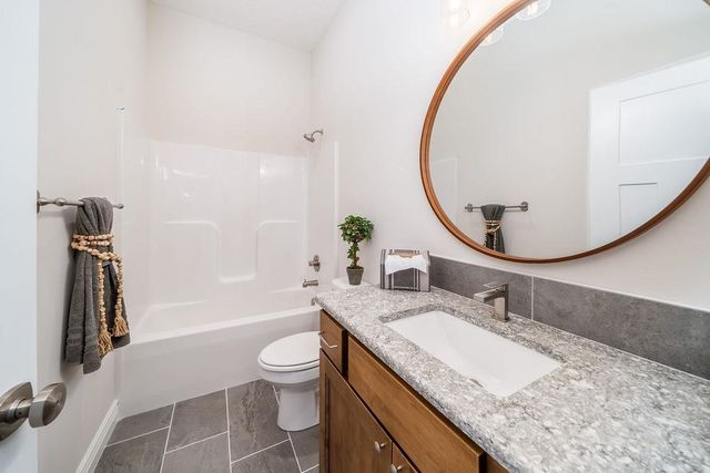 1242 W Ravendale Ln, Goddard, KS 67052