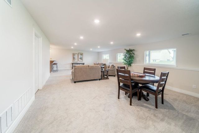 1242 W Ravendale Ln, Goddard, KS 67052