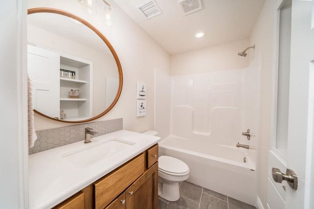 1242 W Ravendale Ln, Goddard, KS 67052